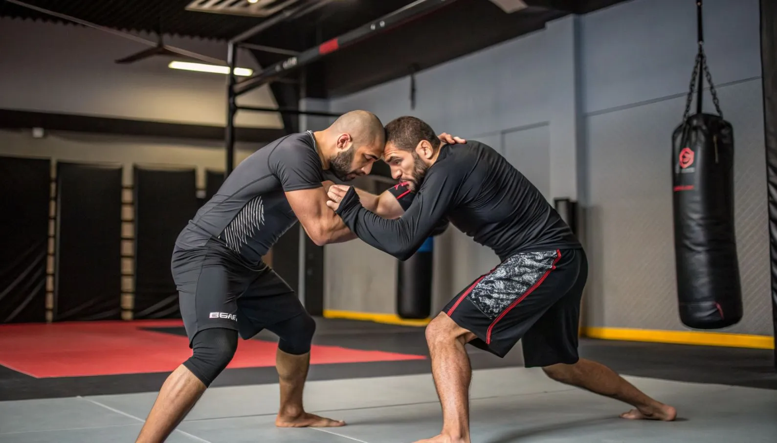 Броски в ММА простые варианты для новичков в клинче